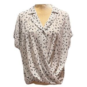 ALL IN FAVOR Patterned Drape Front Blouse Short Sleeves | Wrap Blouse Size XS